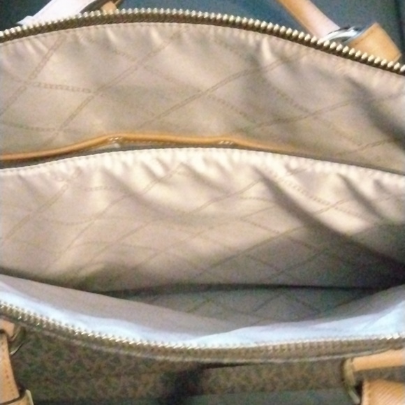 New Authentic Michael Kors Tote - Picture 8 of 12